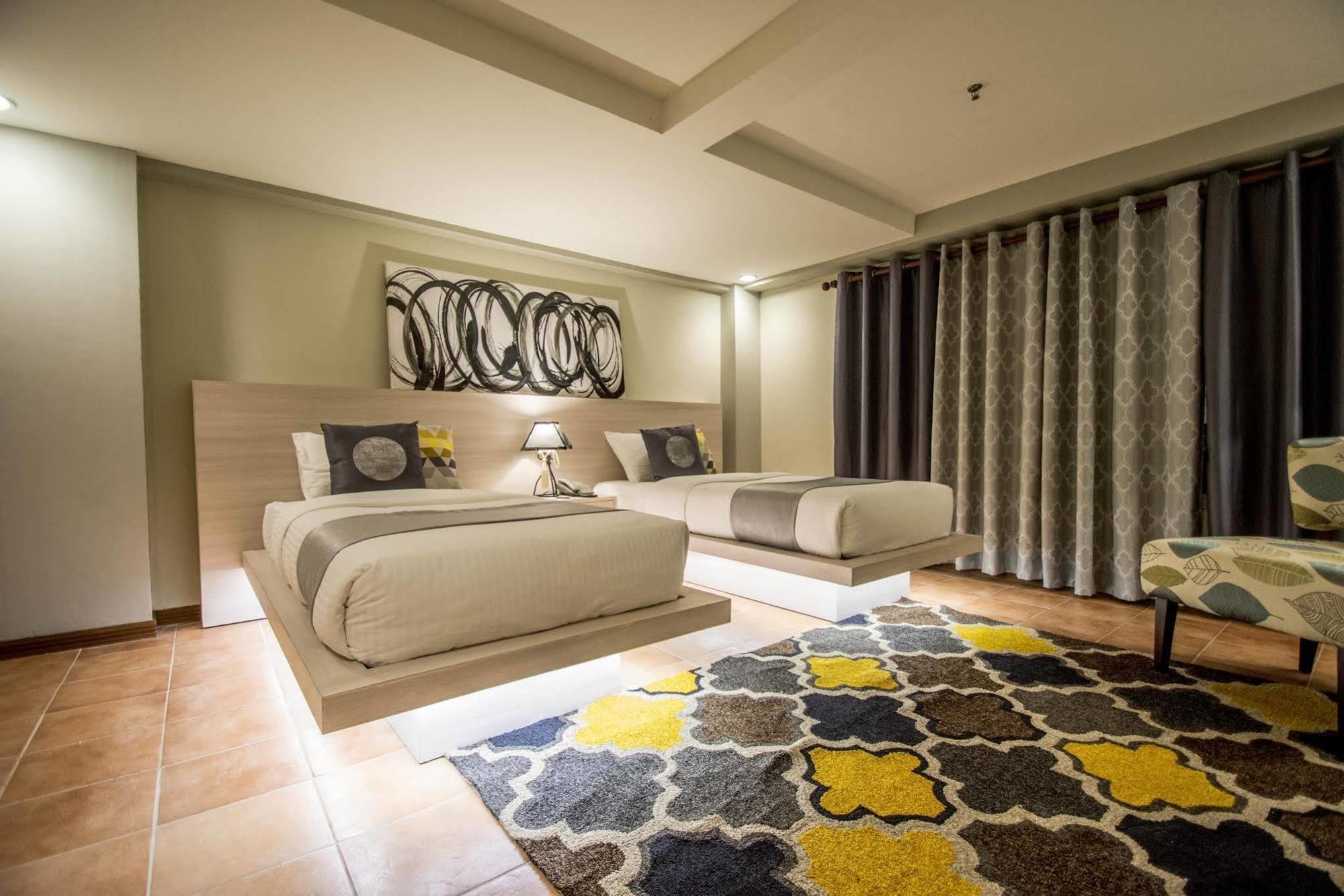 Almont City Hotel Butuan City Esterno foto