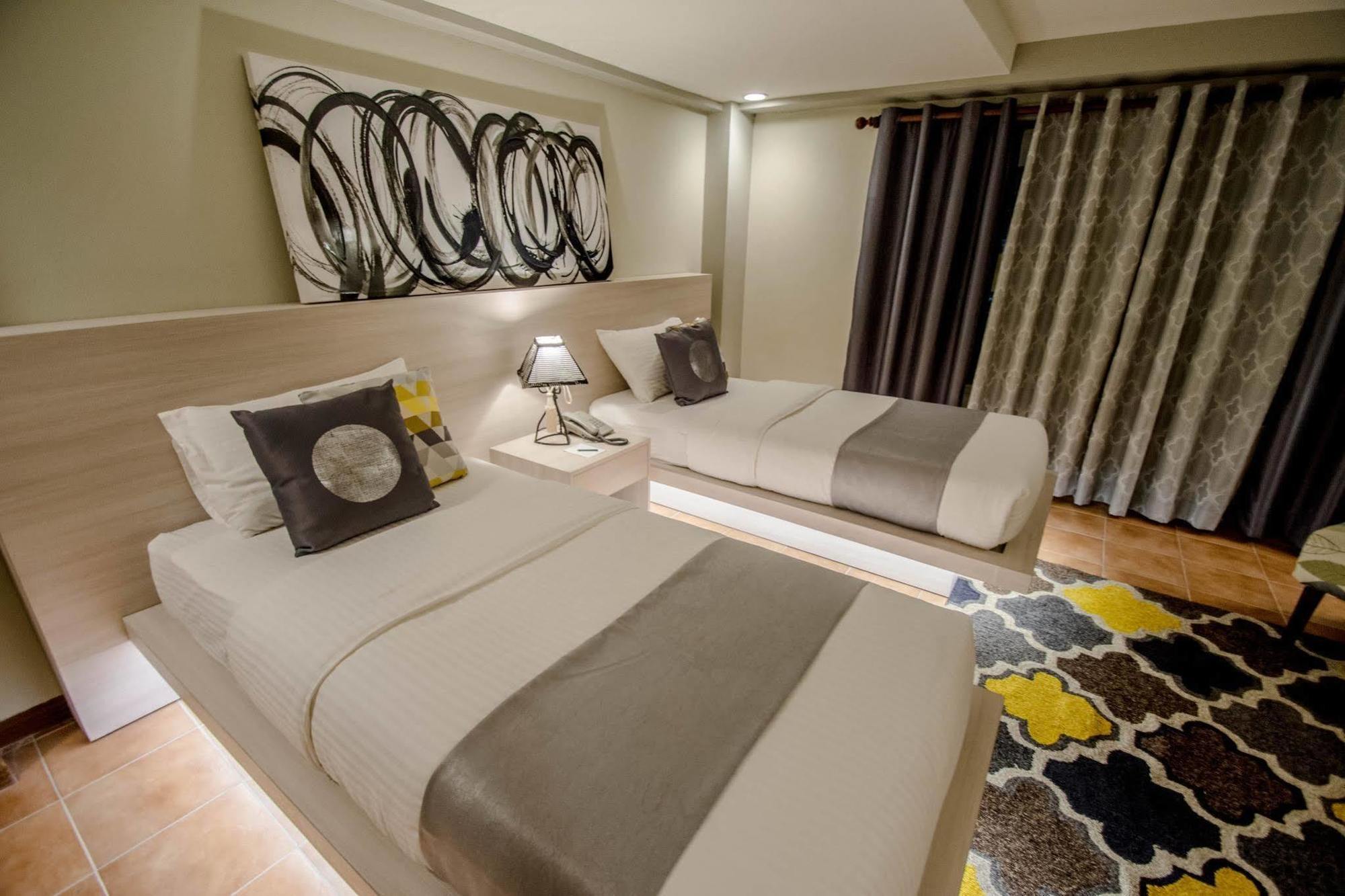 Almont City Hotel Butuan City Esterno foto