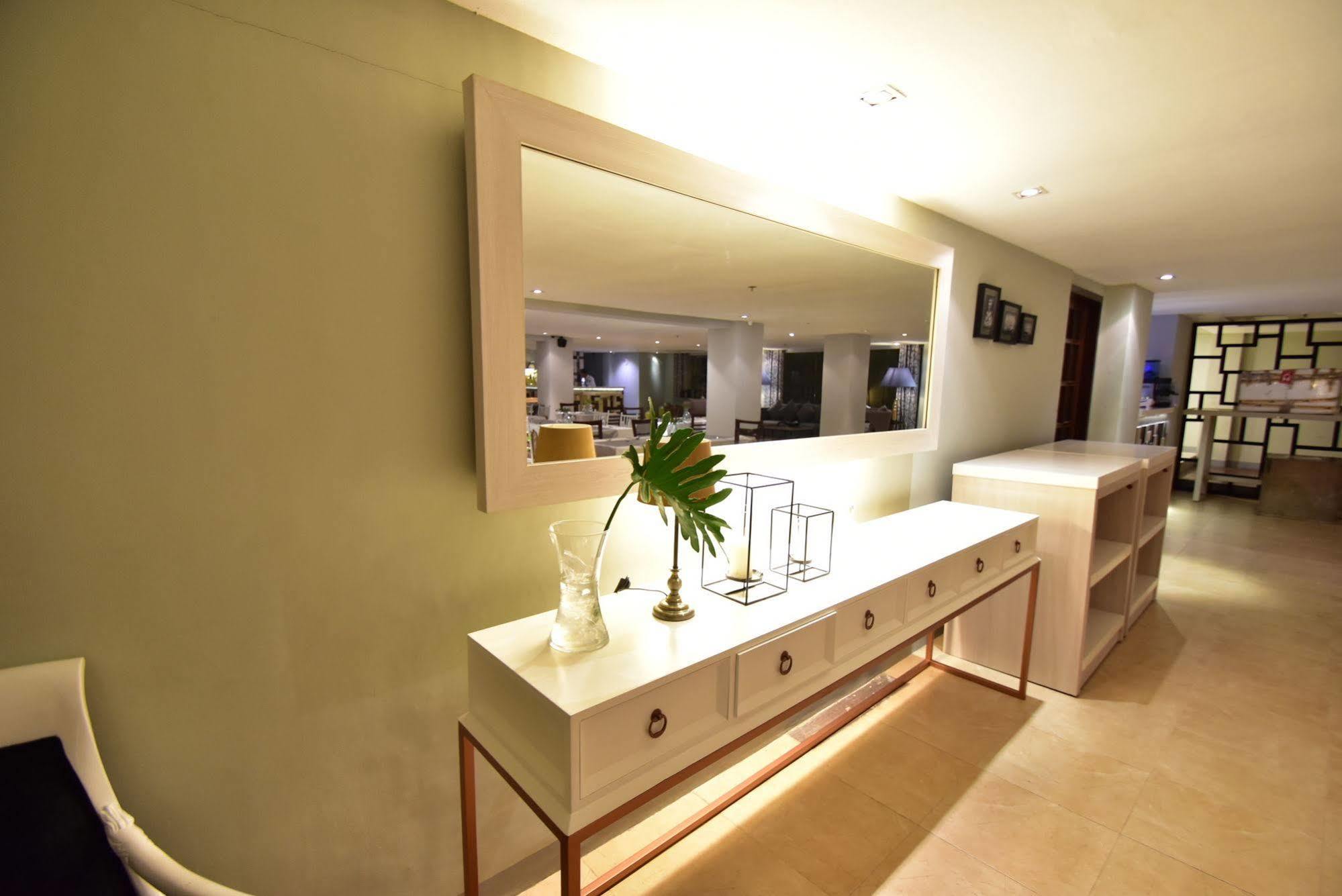 Almont City Hotel Butuan City Esterno foto