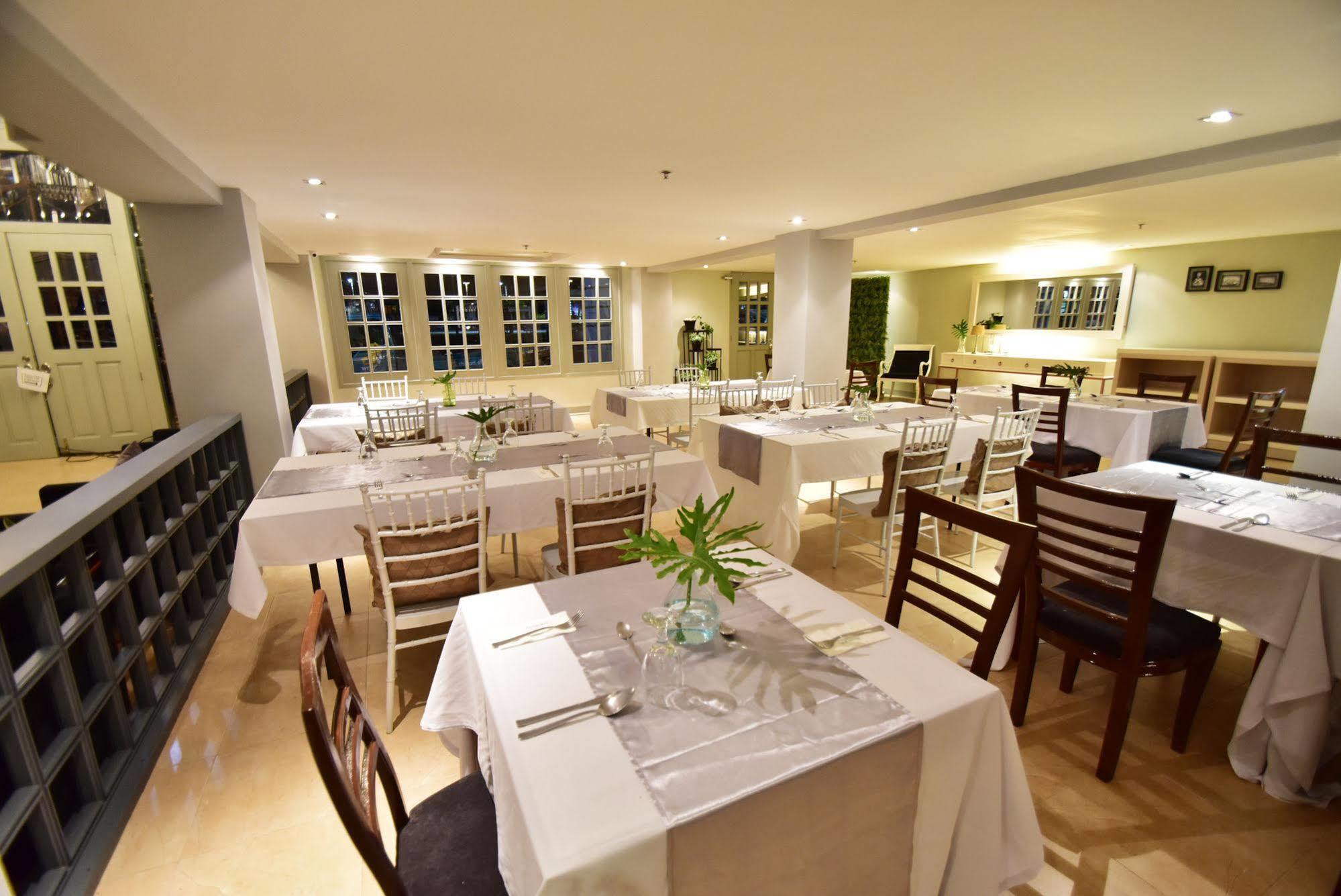 Almont City Hotel Butuan City Esterno foto