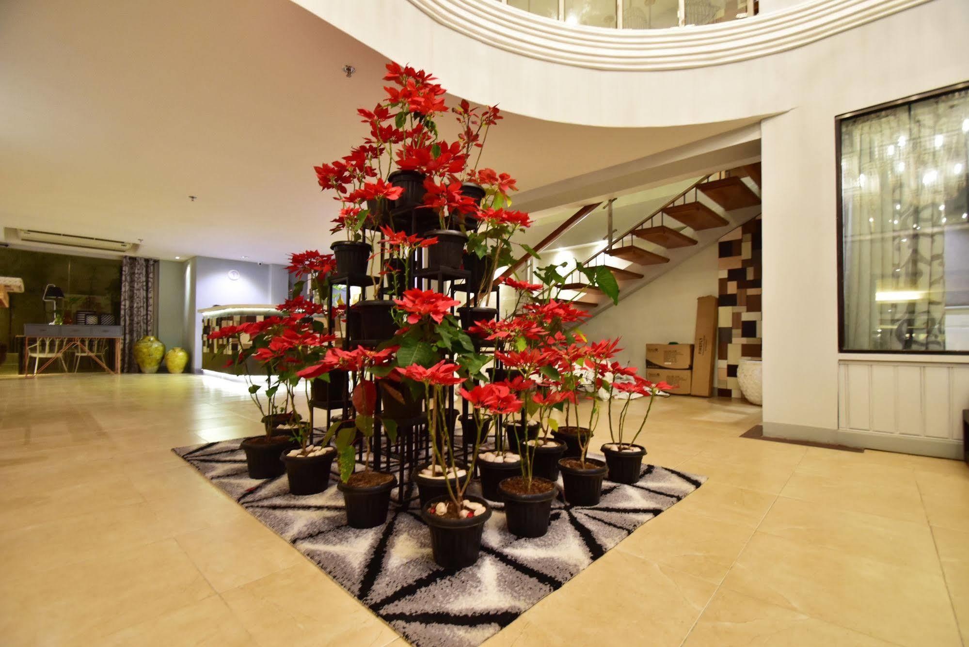 Almont City Hotel Butuan City Esterno foto